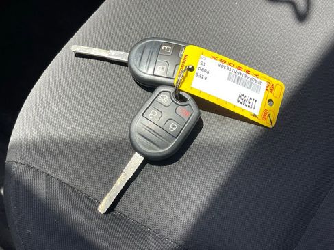 Used 2015 Ford Fiesta SE FWD image 12