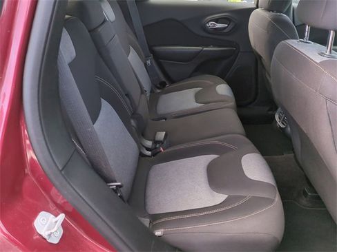 Used 2016 Jeep Cherokee Sport image 24