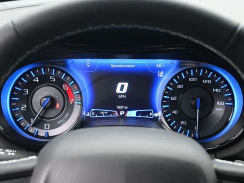 Used 2023 Chrysler 300 C RWD image 13