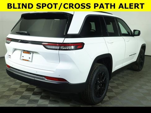 New 2026 Jeep Grand Cherokee Altitude image 9
