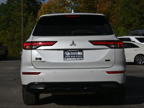 Used 2023 Mitsubishi Outlander SE image 8