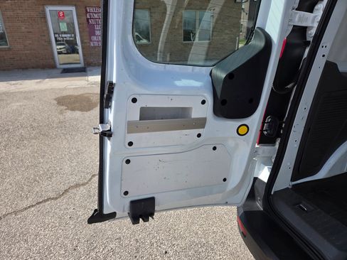 Used 2019 Ford Transit Connect XLT image 17