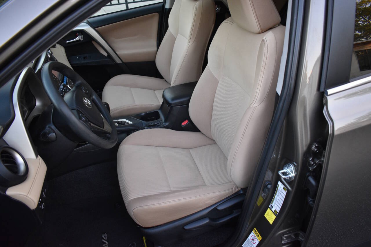 Used 2015 Toyota RAV4 XLE FWD image 19