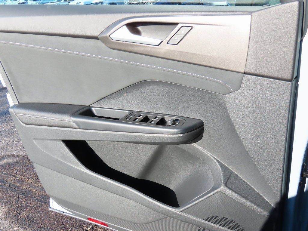 New 2025 Volkswagen Taos SE AWD/4WD image 37