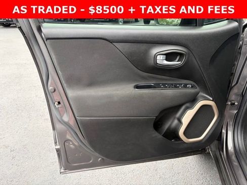 Used 2017 Jeep Renegade Latitude w/ Safety & Security Group FWD image 12