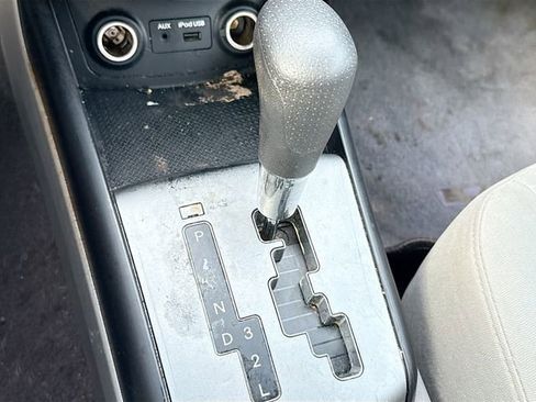 Used 2010 Hyundai Elantra GLS image 16