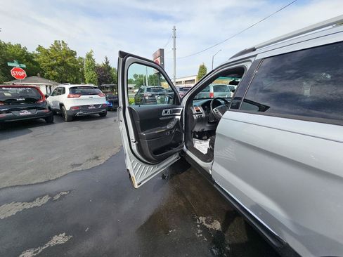 Used 2015 Ford Explorer XLT AWD/4WD image 18