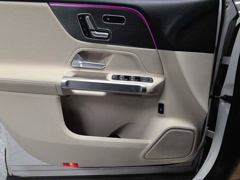 Used 2023 Mercedes-Benz GLB 250 image 6