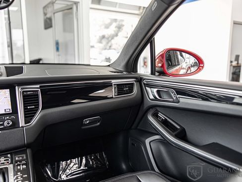 Used 2018 Porsche Macan AWD/4WD image 38