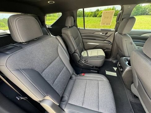 Used 2026 Chevrolet Traverse LT w/ Driver Confidence Package FWD image 32