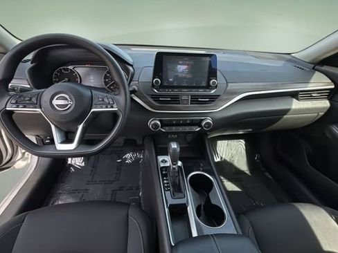 Used 2024 Nissan Altima 2.5 SV image 16