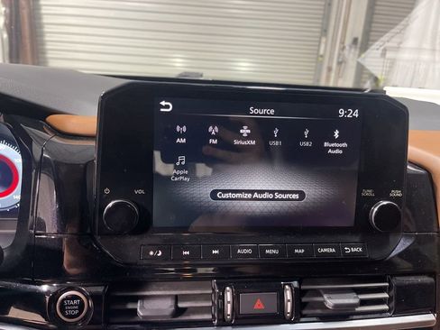 Used 2024 Nissan Pathfinder Platinum image 33