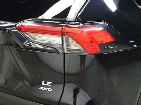 Used 2021 Toyota RAV4 LE AWD/4WD image 37