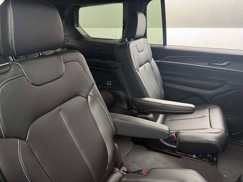 New 2025 Jeep Grand Cherokee L Limited image 27