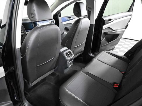 Certified 2023 Volkswagen Taos SE w/ Panoramic Sunroof Package FWD image 12