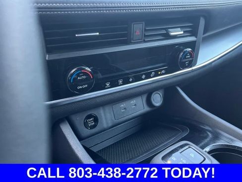 Used 2024 Nissan Rogue SV FWD image 23