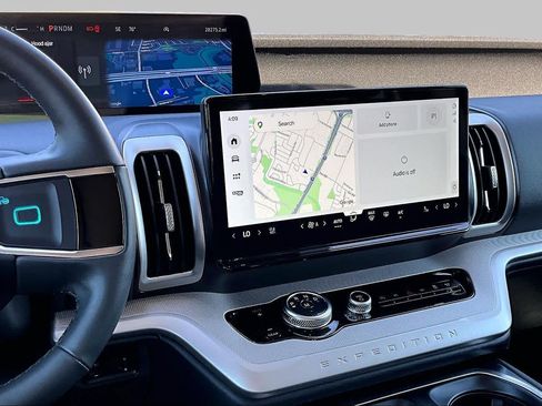 Certified 2025 Ford Expedition Active RWD image 9