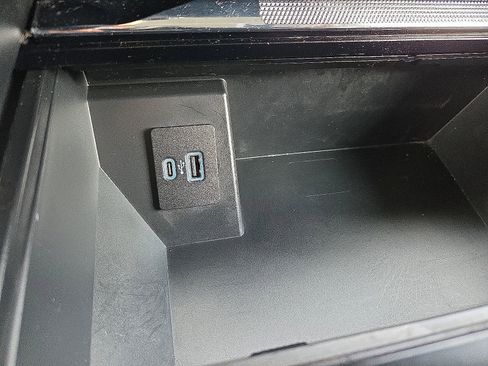 Used 2023 Ford F150 Lariat AWD/4WD image 22