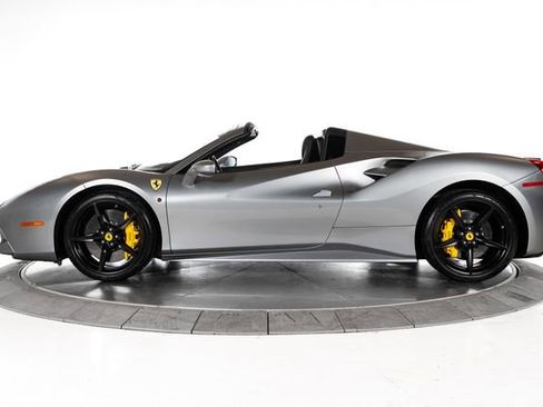 Used 2019 Ferrari 488 Spider RWD image 3