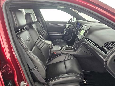 Used 2023 Chrysler 300 C image 10