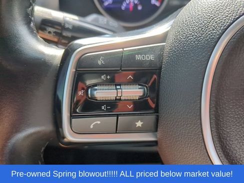 Used 2022 Kia Carnival LX FWD image 26