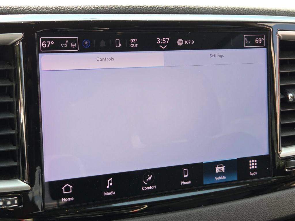 Used 2024 Chrysler Pacifica Touring-L FWD image 22