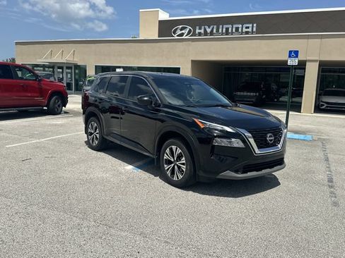 Used 2023 Nissan Rogue SV FWD image 4