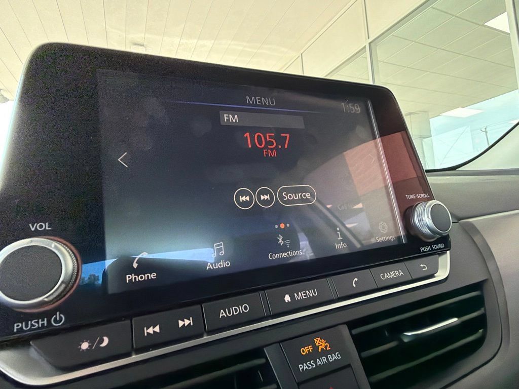 Used 2025 Nissan Altima 2.5 SV FWD image 26
