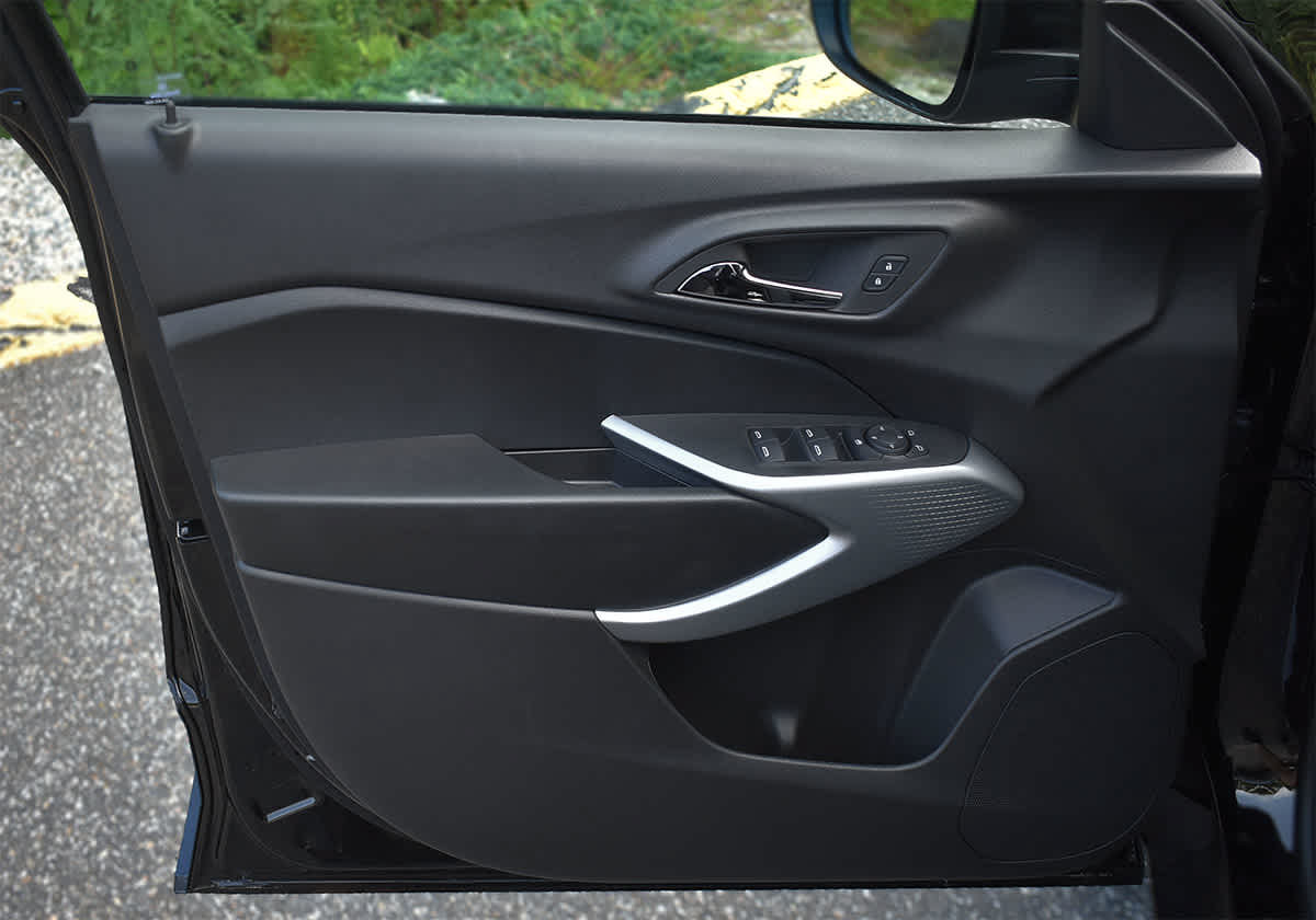 New 2026 Chevrolet Trax LS w/ LS Convenience Package FWD image 22