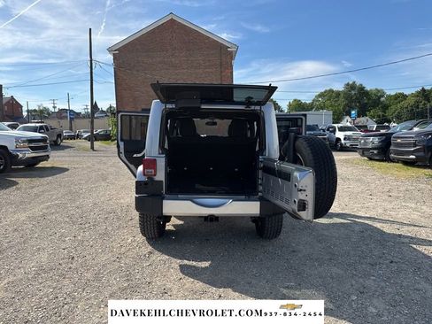 Used 2015 Jeep Wrangler Unlimited Sahara AWD/4WD image 28