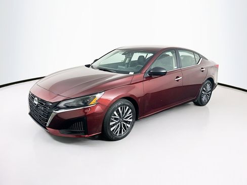 Used 2025 Nissan Altima 2.5 SV image 3