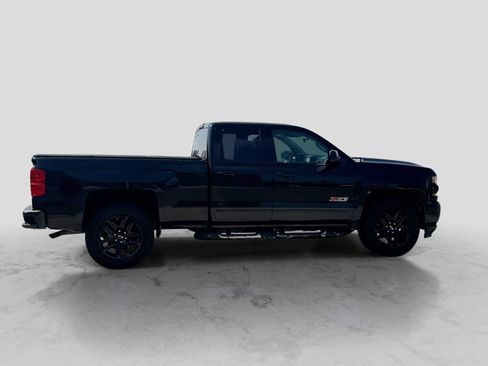 Used 2018 Chevrolet Silverado 1500 LT w/ Midnight Edition AWD/4WD image 7