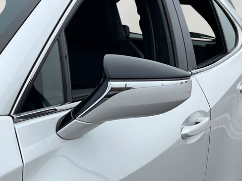 Used 2019 Lexus UX 250h image 26