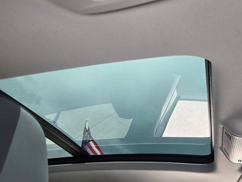 Certified 2026 Volkswagen Tiguan SE w/ Panoramic Sunroof Package FWD image 19
