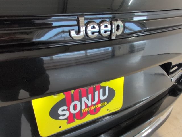 Used 2022 Jeep Grand Cherokee Overland w/ Luxury Tech Group IV AWD/4WD image 41