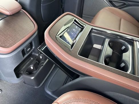 New 2026 Lincoln Navigator L Reserve AWD/4WD image 17