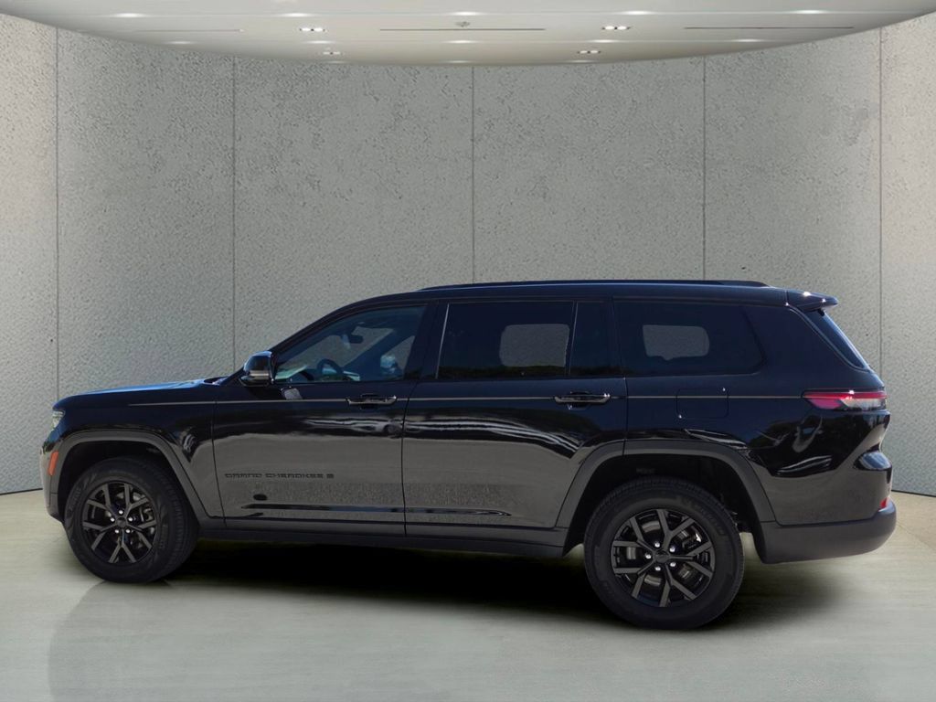 Used 2024 Jeep Grand Cherokee L Altitude AWD/4WD image 8