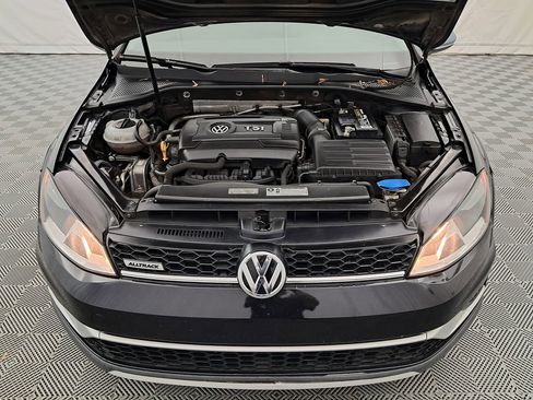 Used 2017 Volkswagen Golf Alltrack S image 25