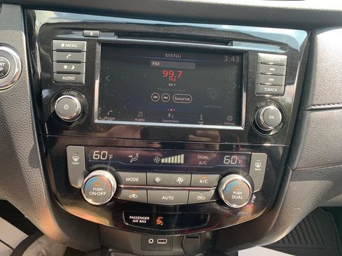 Used 2020 Nissan Rogue SV FWD image 12