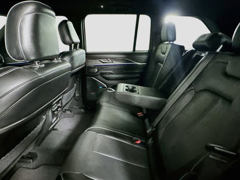 Used 2023 Jeep Grand Cherokee Overland AWD/4WD image 28