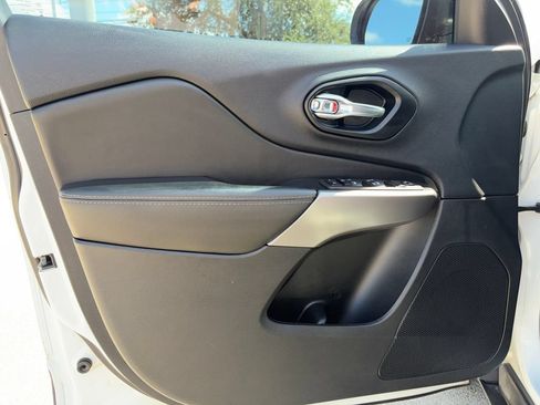 Used 2022 Jeep Cherokee Latitude Lux FWD image 21