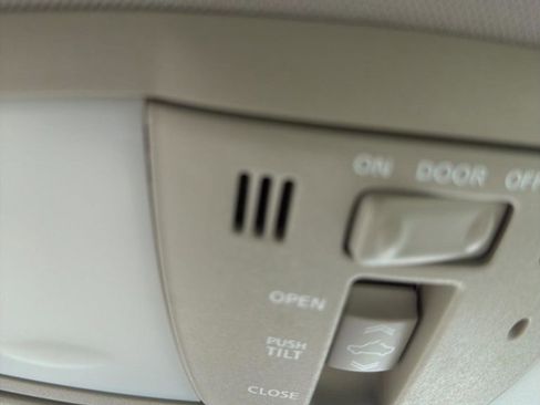 Used 2010 Nissan Murano LE w/ Navigation Pkg image 9