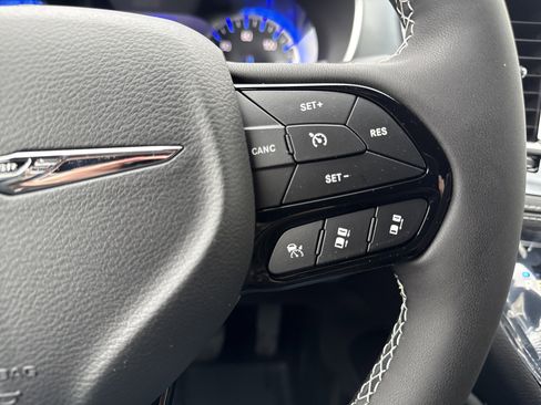 New 2026 Chrysler Pacifica Limited image 31