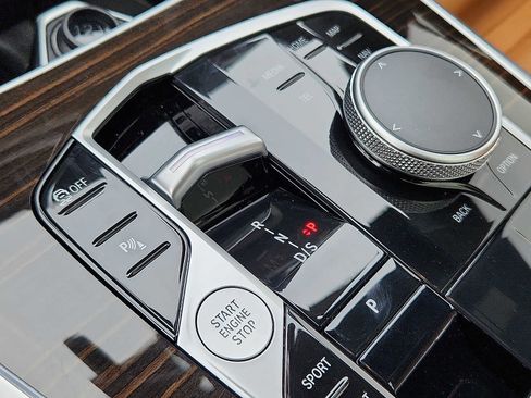 Certified 2024 BMW X7 xDrive40i w/ M Sport Package image 14