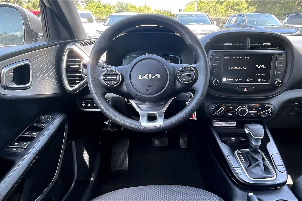 Used 2025 Kia Soul LX w/ LX Technology Package FWD image 8
