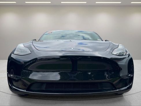 Used 2023 Tesla Model Y AWD image 19