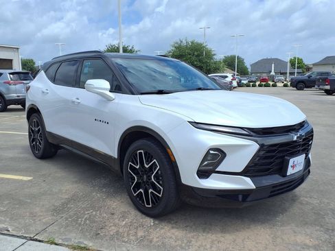 Used 2023 Chevrolet Blazer RS w/ Enhanced Convenience Package FWD image 3