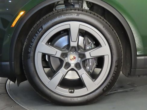 Certified 2025 Porsche Macan 4 Electric AWD/4WD image 11