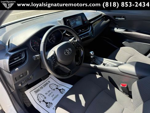 Used 2018 Toyota C-HR XLE FWD image 14