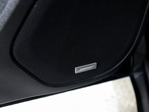 Used 2023 GMC Acadia SLT image 17